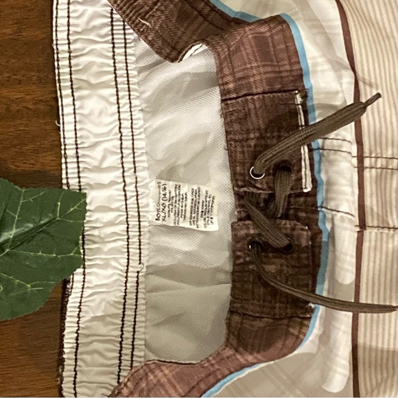 Boy’s Multi-Color Stripe Pattern Swim Trunks Size Extra Large (14-16) - Picture 3 of 3